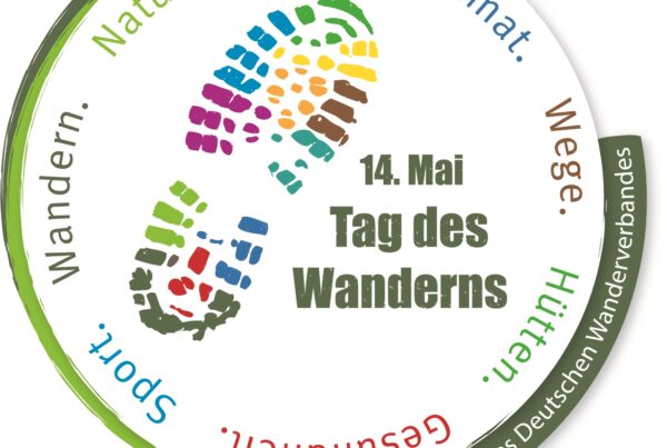 Buntes Logo zum Tag des Wanderns am 14. Mai mit Schriftzügen Wandern, Natur, Kultur, Heimat, Wege, Hütten, Gesundheit und Sport