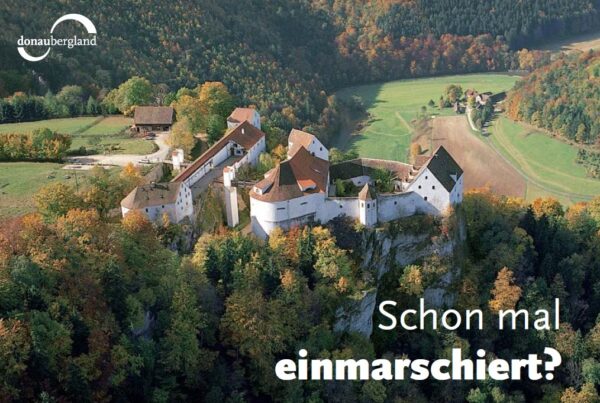 Donaubergland Postkartenmotiv mit Blick auf Burg Wildenstein von oben.