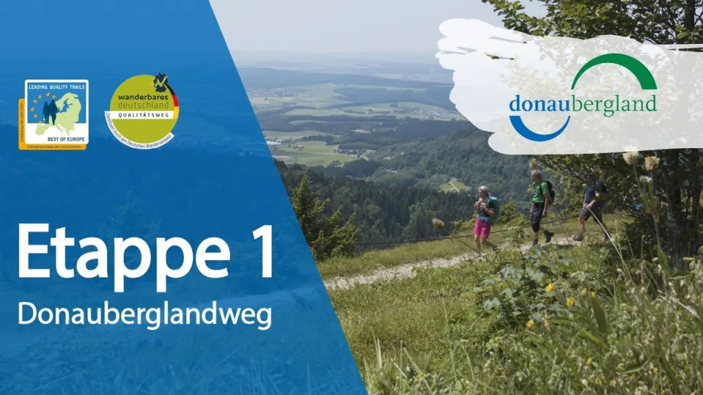 Videovorschaubild zur Etappe 1 des Donauberglandwegs mit Wanderern auf Wanderweg in der Höhe mit Wiesen und Feldern im Hintergrund