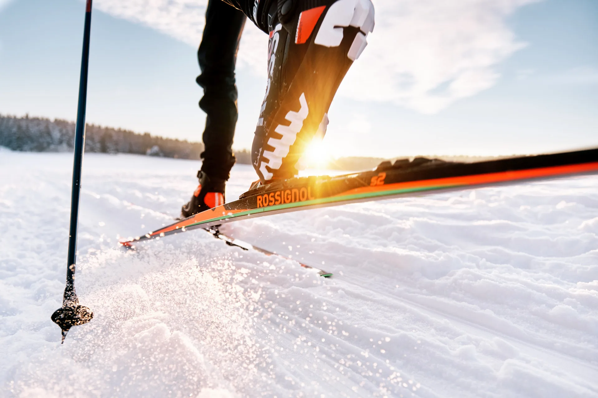 Bild von Langläufer in Aktion bei viel Schnee