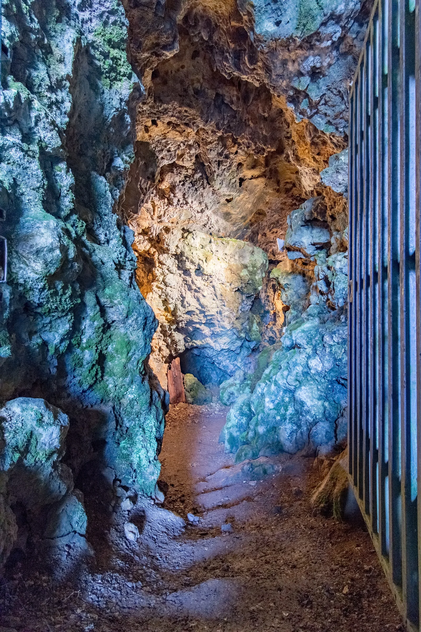 der Eingang zur Felsenhöhle