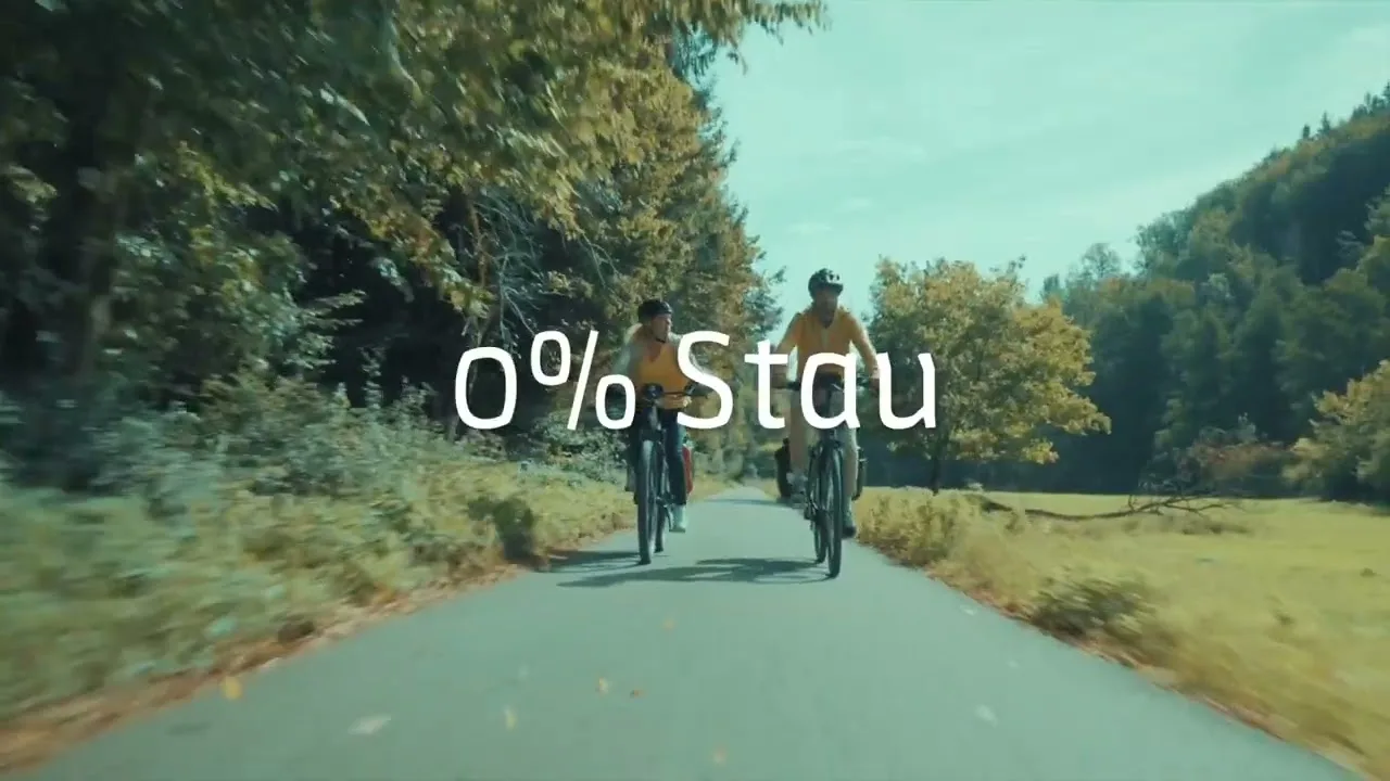 Videovorschaubild mit zwei Radfahrern auf Straße mit Schriftzug 0% Stau