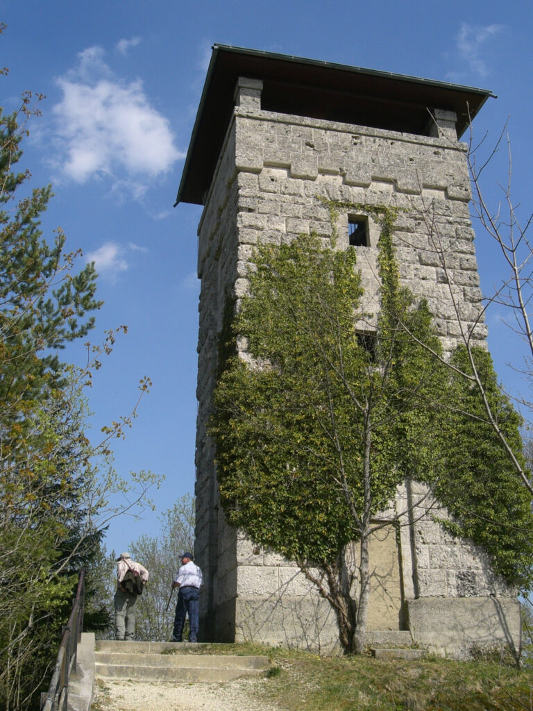 Der Gansnestturm bietet eine Rundumsicht über den Naturpark "Obere Donau".