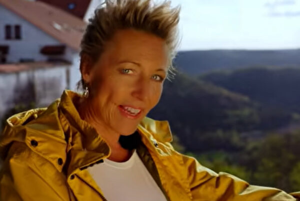 Alexandra Hoffmann moderiert den Imagefilm der Ferienregion Meßkirch-Leibertingen-Sauldorf. © Stadt Meßkirch