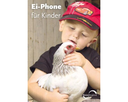 Donaubergland Postkartenmotiv mit Kind mit weißem Huhn auf dem Arm.