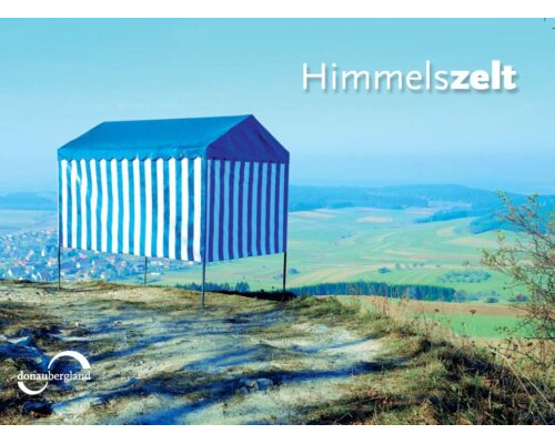 Donaubergland Postkartenmotiv mit blau weißem Zelt auf einem Berg